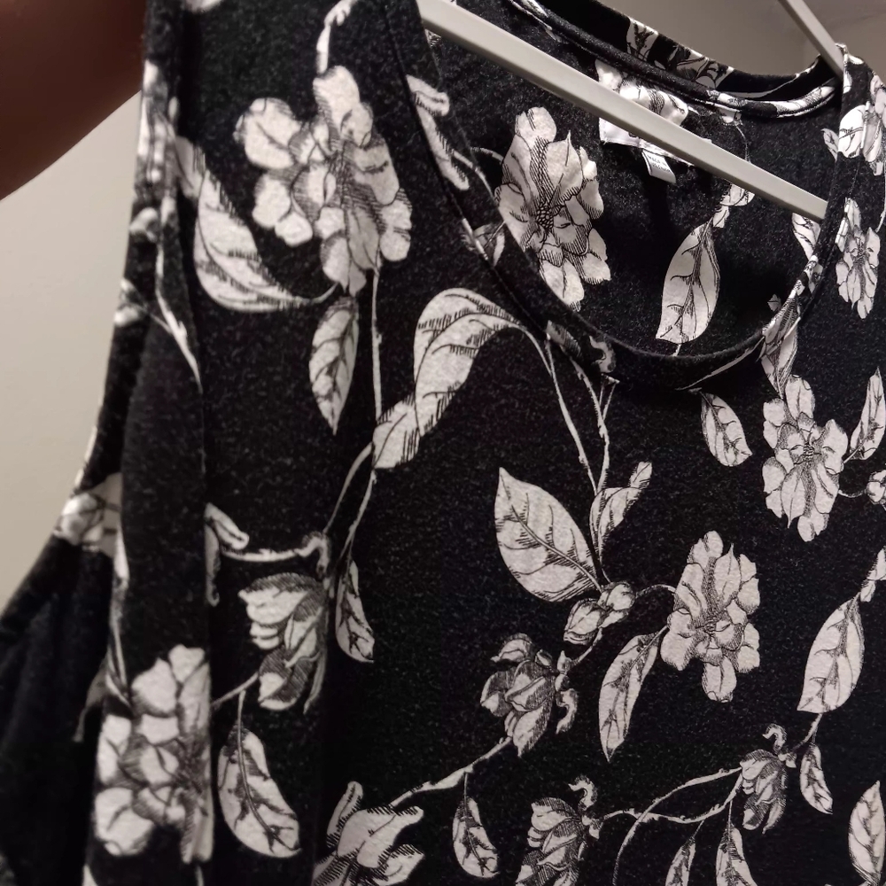 Chico's Black Floral Sleeveless Tank Top - Picture 5 of 12
